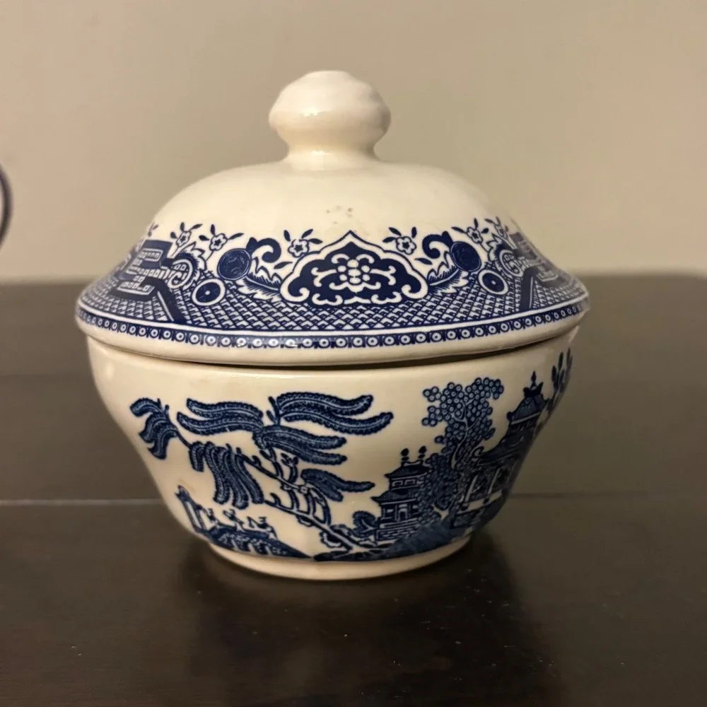 Churchill England | Blue Willow | Creamer & Lidded Sugar Bowl Set | small flaw
